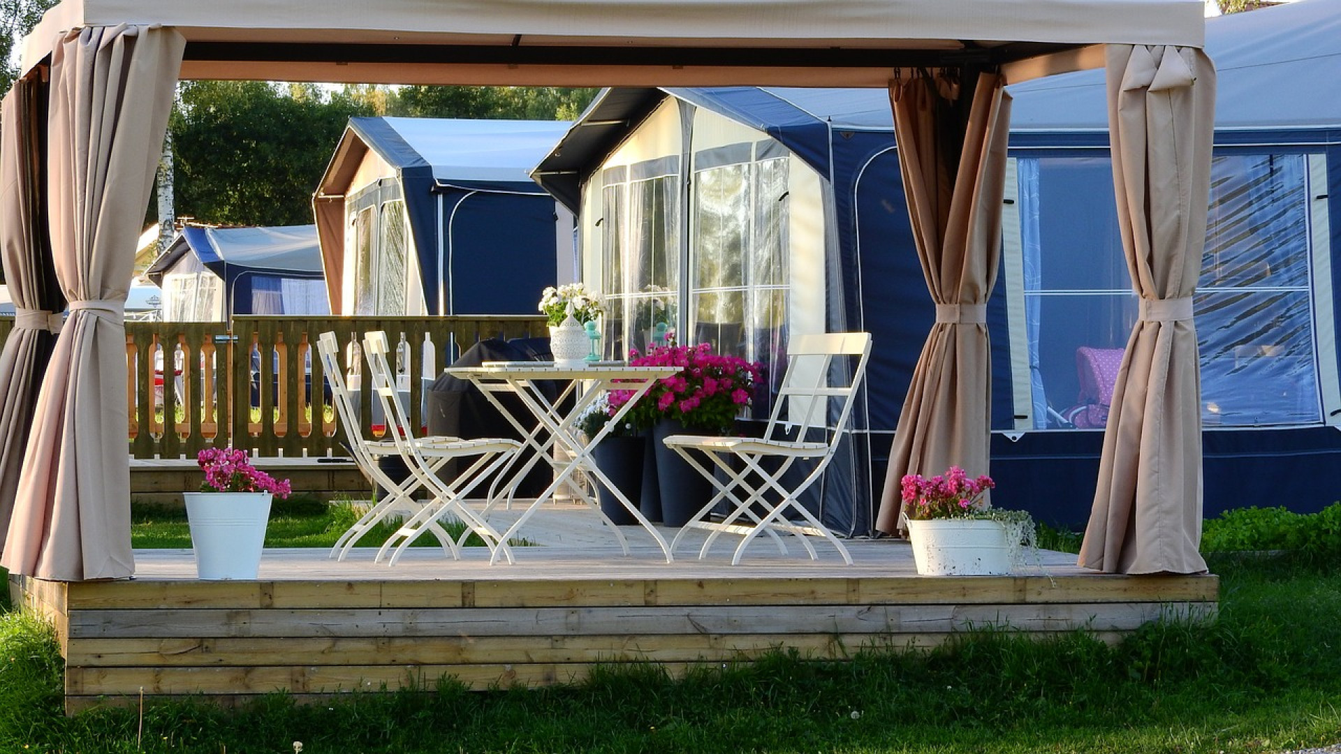 Profitez de l'extérieur avec style grâce à une pergola 