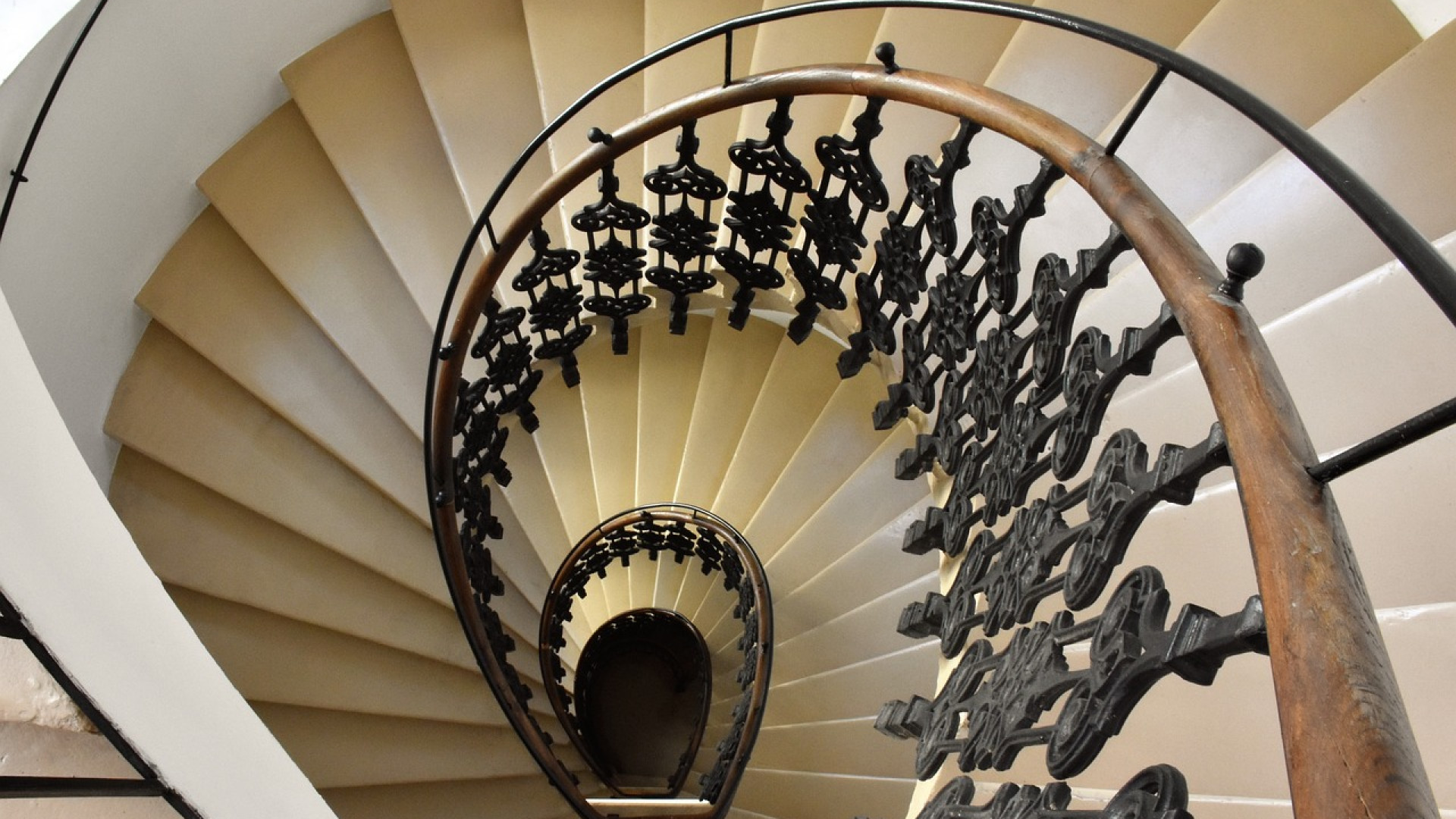 La beauté intemporelle des escaliers en fer forgé : un atout pour votre décoration d'intérieur
