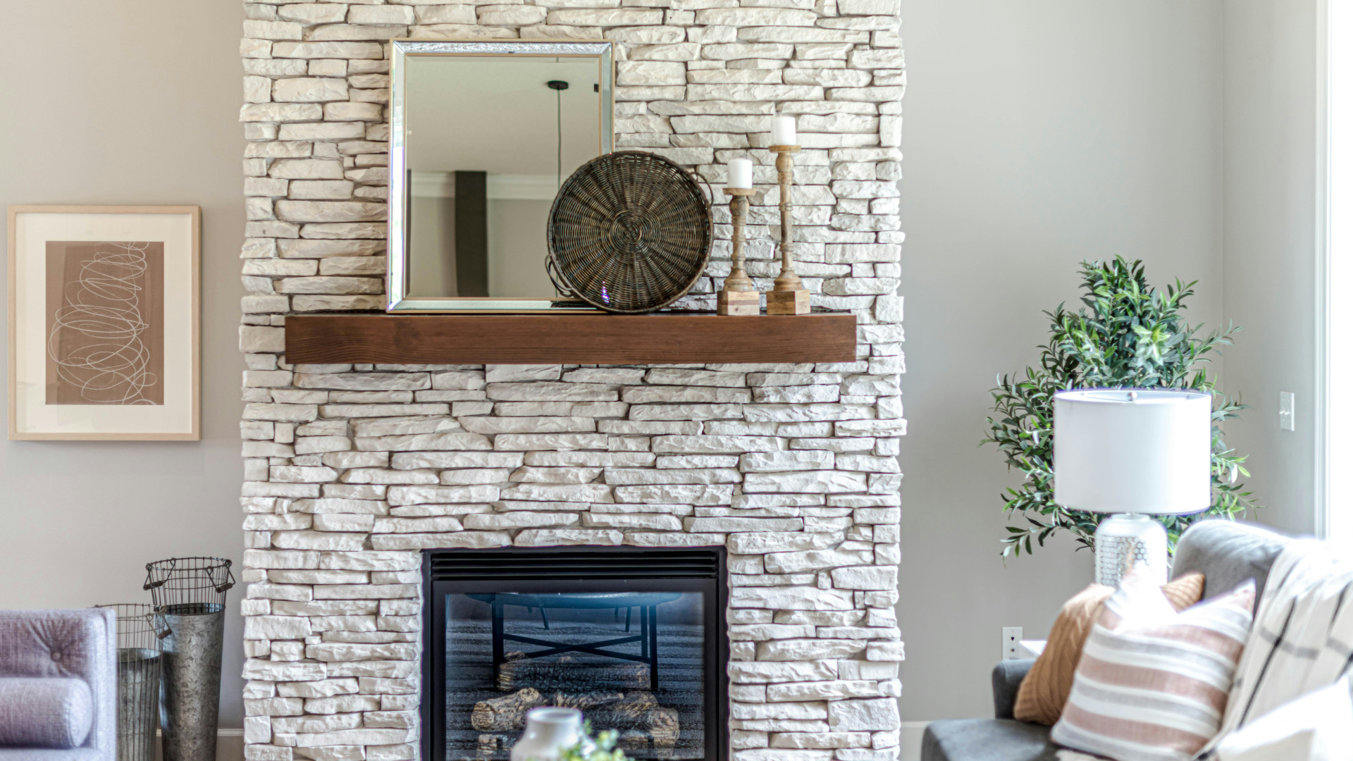 Créer une ambiance chaleureuse avec la décoration intérieure : astuces et conseils